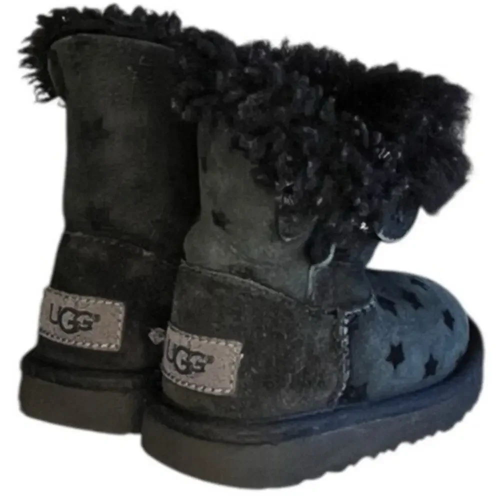 Girls UGG Bailey Button II Star Suede Faux Fur Lined Snow Boot Size 6 Black